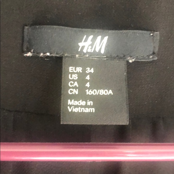 FREE W/ PURCHASE! H&M dress 💕 - Picture 3 of 5